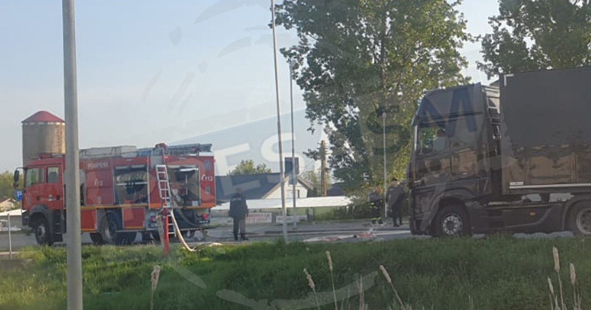 FOTOGALERIE. Pompierii au descins de urgență la o benzinărie din municipiul Satu Mare