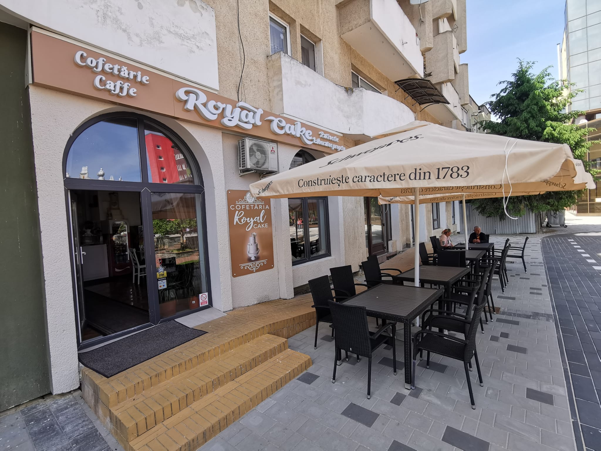 FOTOGALERIE. Cofetăria Royal, prăjituri delicioase în inima municipiului Satu Mare