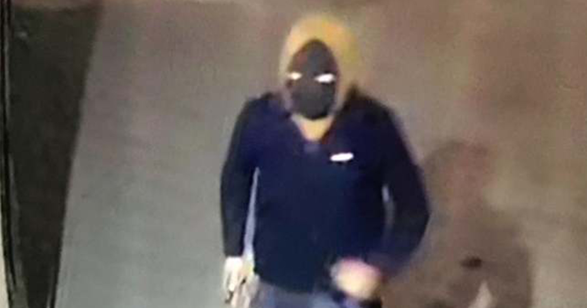 FOTO. Se întâmplă în România. Doi tineri au pierdut mii de lei la păcănele. Cum au încercat să își recupereze banii