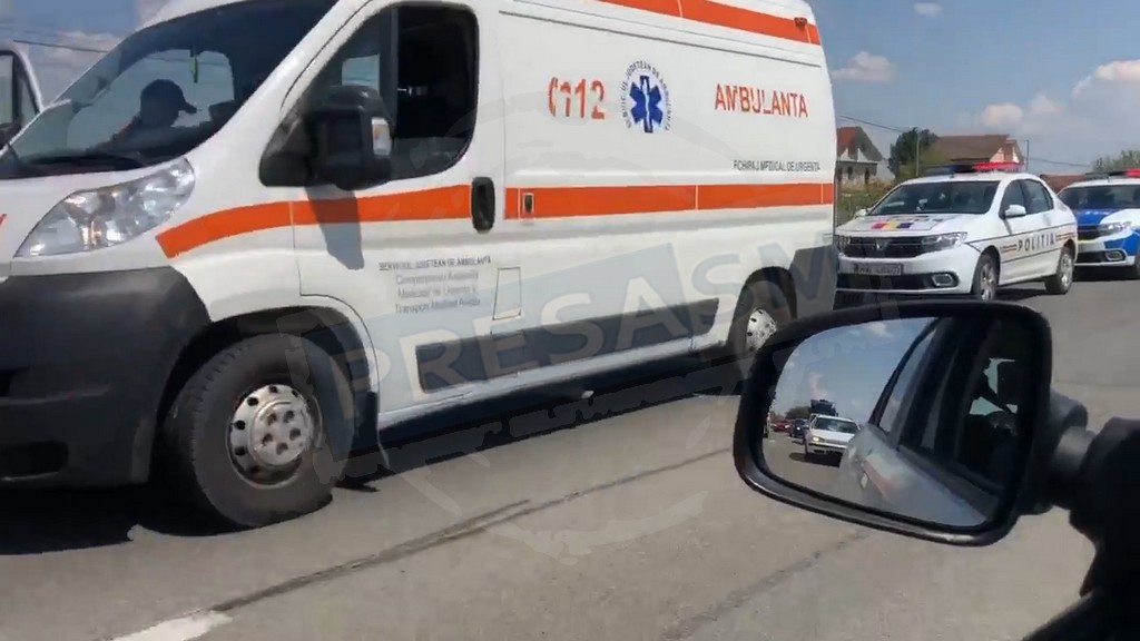 Un sătmărean rămas fără permis din motive medicale a condus o mașină și a provocat un accident