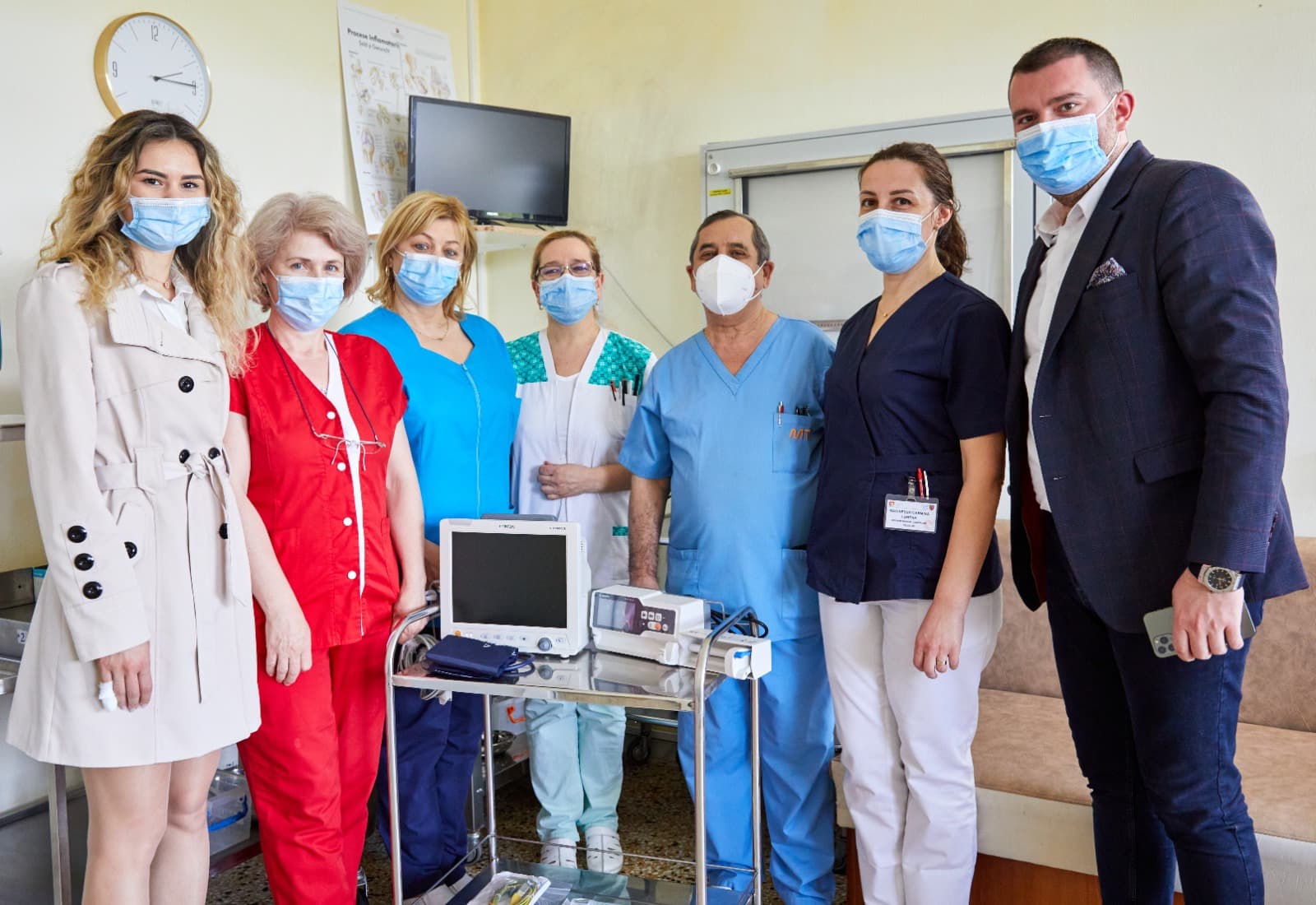 FOTO. Gest impresionant al unor tineri sătmăreni. Au donat aparatură pentru Spitalul Județean