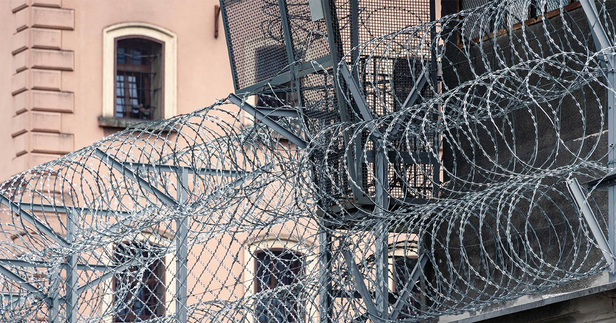 Se întâmplă în România. Un deținut a vrut să evadeze cu ajutorul unei linguri
