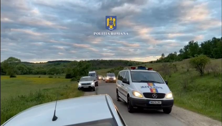 VIDEO. Satul din județul Satu Mare îndatorat la cămătari. Polițiștii au săltat zeci de indivizi
