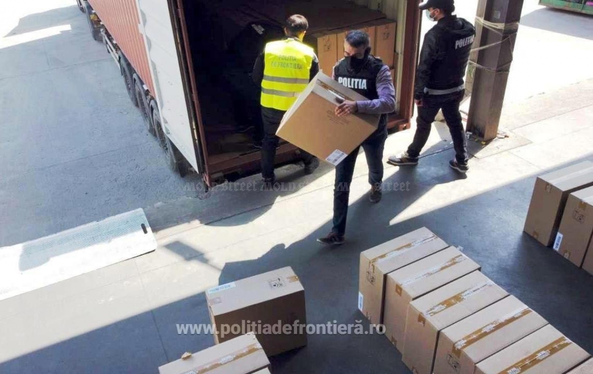 Tineri folosiți de mafia țigărilor de contrabandă. Captură importantă la limita dintre Satu Mare și Bihor