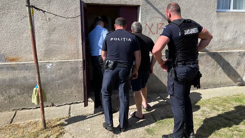 Cruzime inimaginabilă | Cuprins de gelozie, un sătmărean și-a ars soția și a agresat-o sexual cu o rangă încinsă în foc