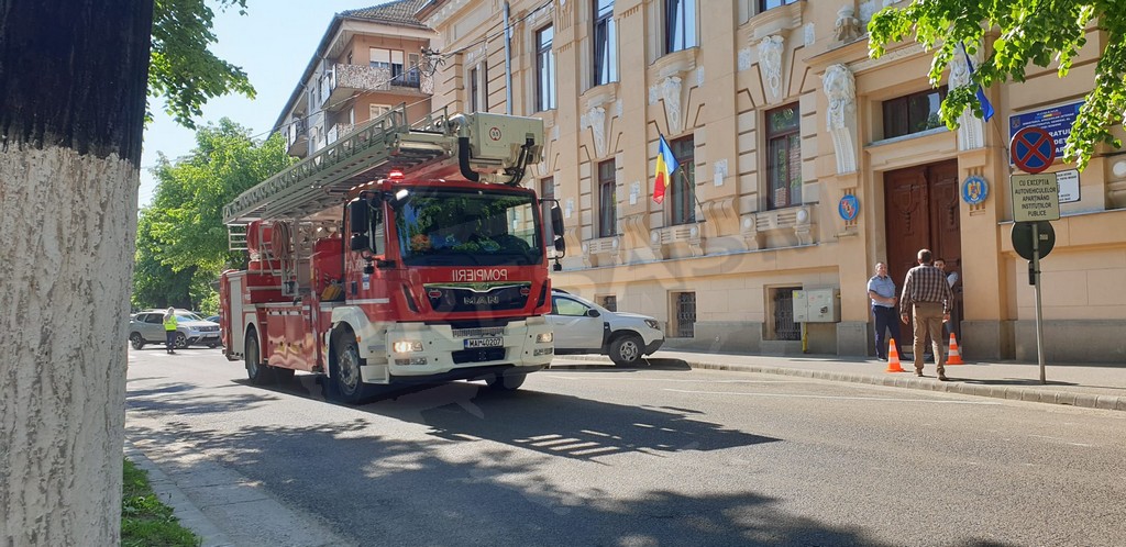 FOTO/VIDEO. Pompierii intervin de urgență lângă Poliție și Tribunalul Satu Mare