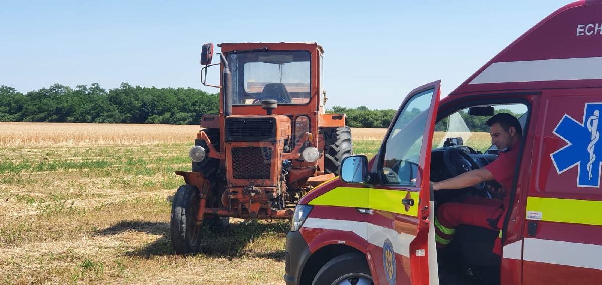 Accident grav în județ! Bărbat încarcerat într-un utilaj agricol, elicopterul SMURD a fost solicitat