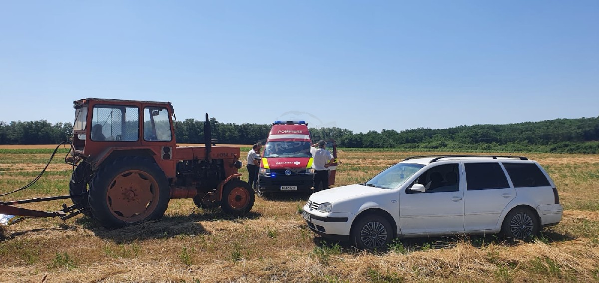 FOTO. Accident teribil în județ. Persoană prinsă sub utilaj. A fost chemat elicopterul SMURD