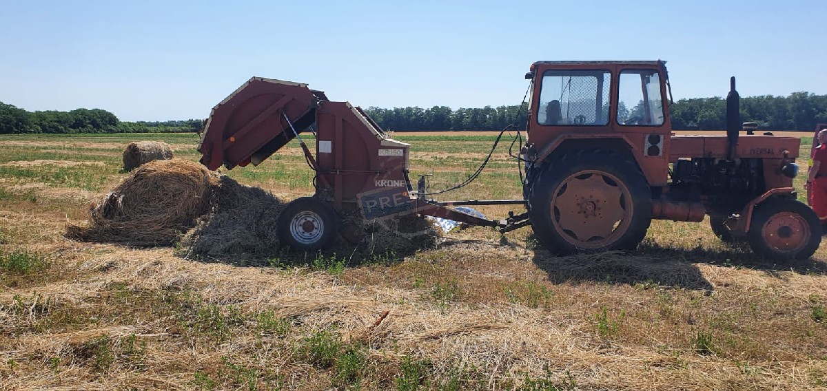 FOTOGALERIE. Accident agricol mortal. Sătmăreanul prins sub utilaj a decedat