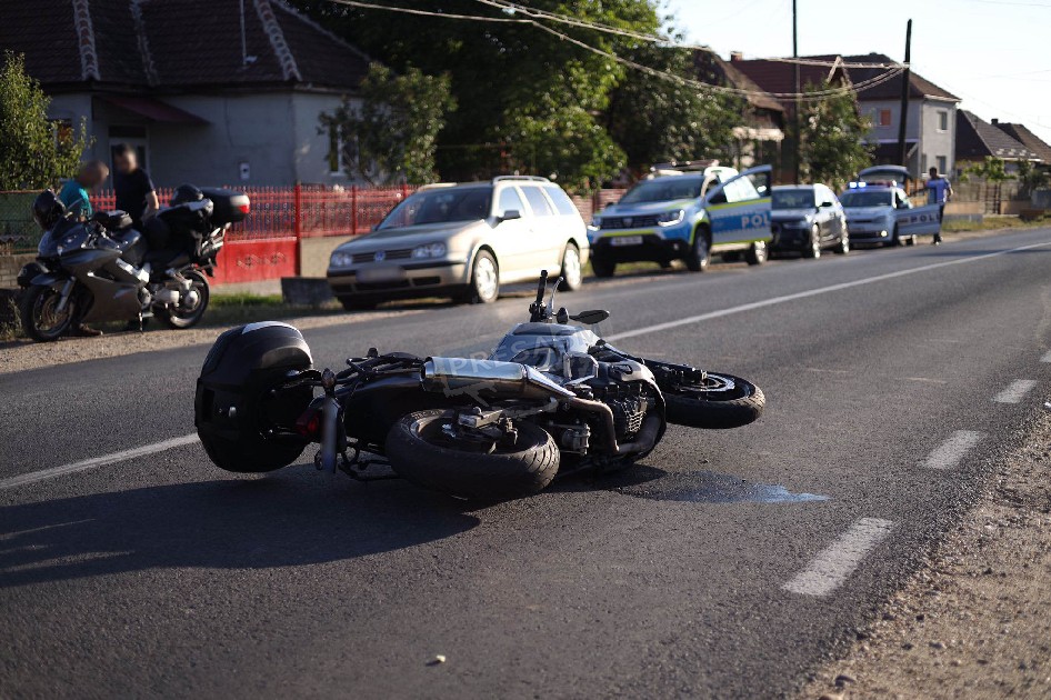 FOTOGALERIE. Accident cu victimă în județul Satu Mare. Motocicletă VS autoturism