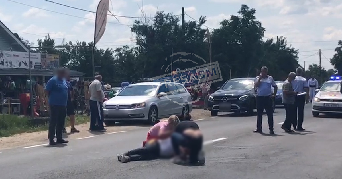 FOTO/VIDEO. Accident foarte grav pe B-dul Lucian Blaga. Pieton lovit de o mașină