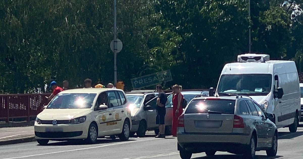 FOTOGALERIE. Accident în lanț pe Podul Golescu. Traficul este afectat parțial