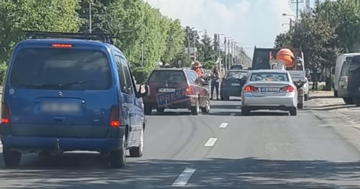 FOTO. Accident pe B-dul Lucian Blaga. Protagoniști: doi șoferi vârstnici