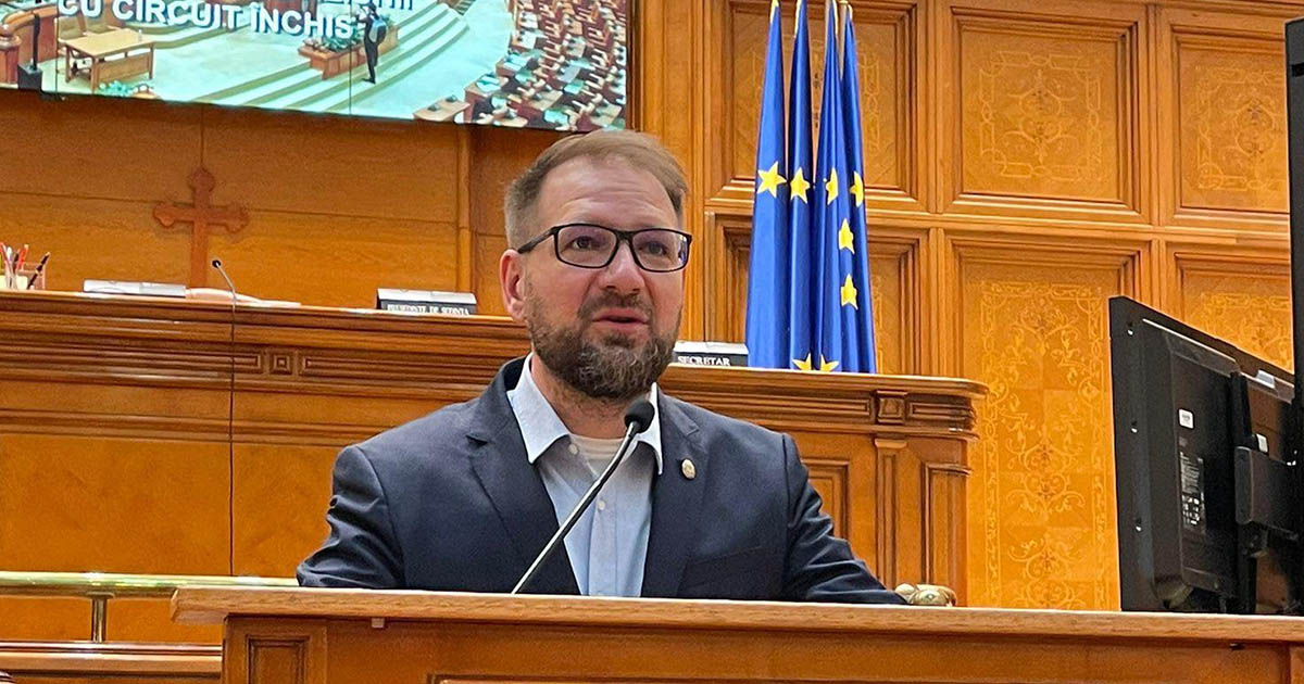 Deputatul Panait acuză PSD că apără pensiile speciale: " Cu banii salvați pe pensii s-ar putea construi spitale"