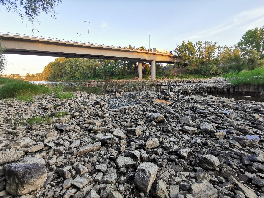 Râul Someș rămâne la cote foarte scăzute, în județul Satu Mare. E secetă severă