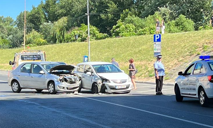 FOTO. Un nou accident în centrul municipiului Satu Mare. Trafic afectat parțial