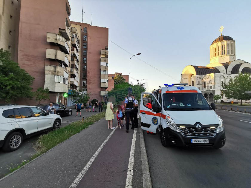 FOTO. Accident lângă Podul Golescu. Tânără lovită de o mașină