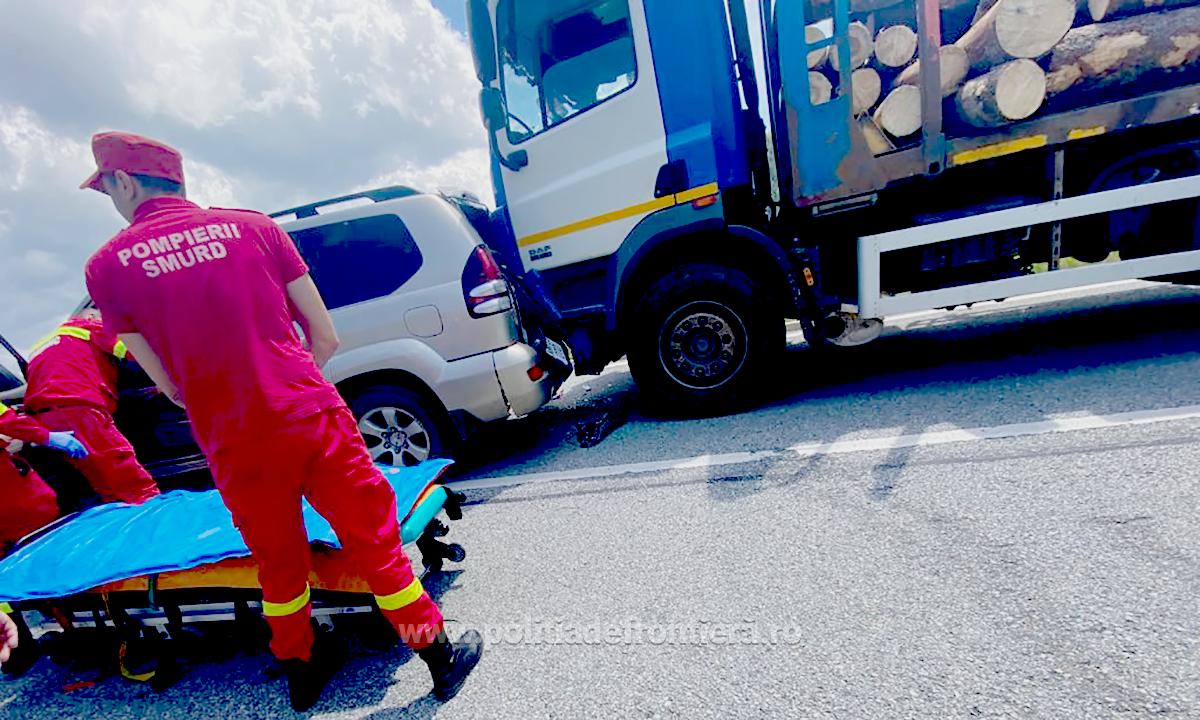 FOTO. Polițiști din județul vecin, amenințați cu moartea. Totul după ce au oprit un transport ilegal de lemne