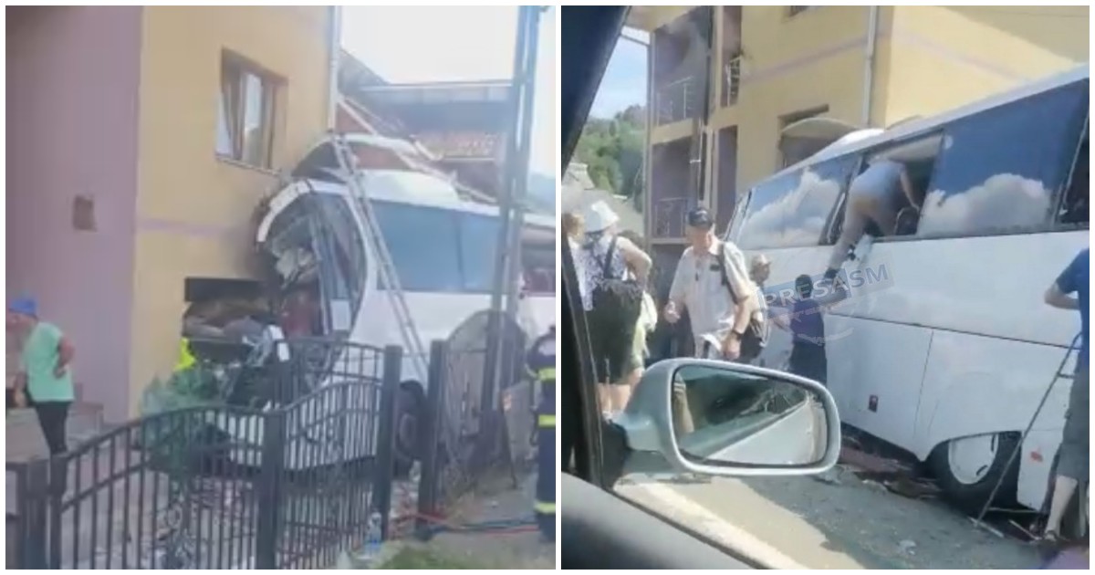 FOTO/VIDEO. Autobuz, cu 51 de pasageri, a intrat într-o casă! S-a activat planul roșu, multiple victime