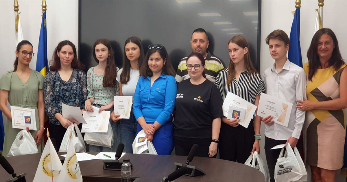FOTO. SamCivica susține excelența! Elevii de zece ai Sătmarului au primit premii și diplome