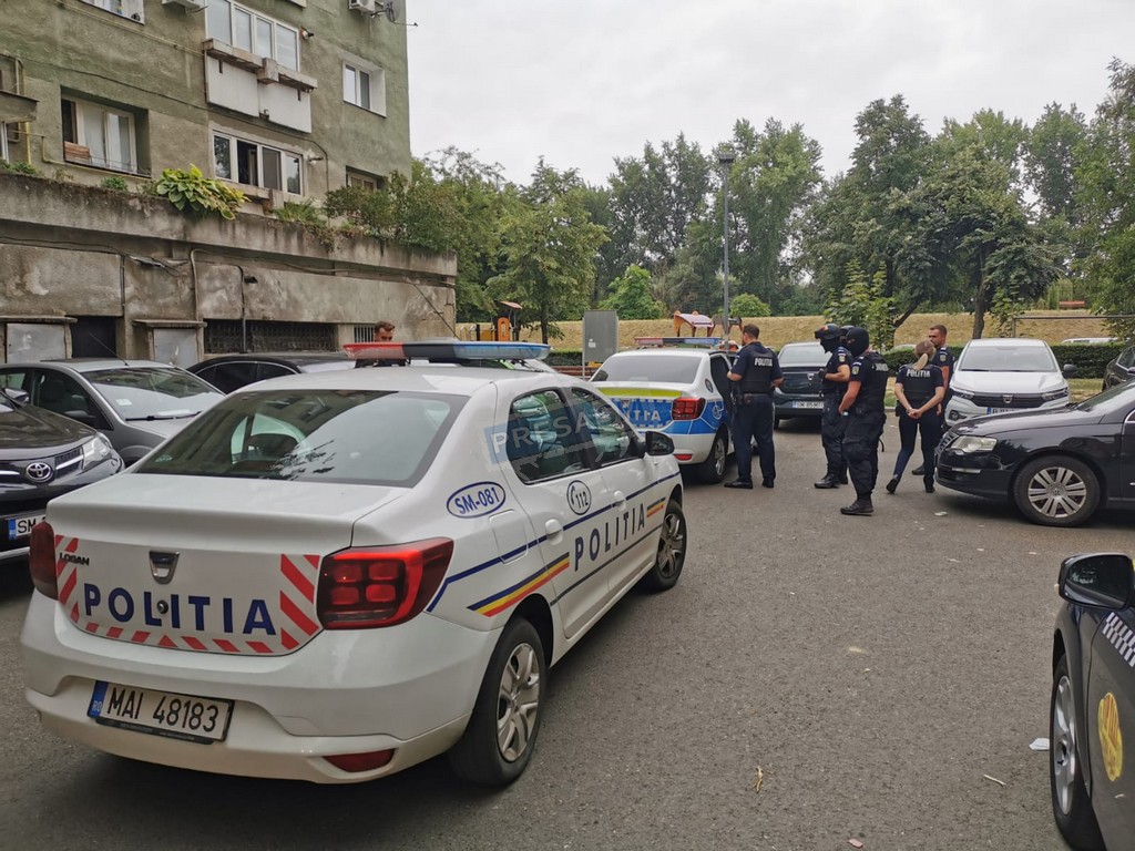 Păruială din dragoste, în stradă. Sătmărean acuzat că și-a bătut părinții și fosta soție