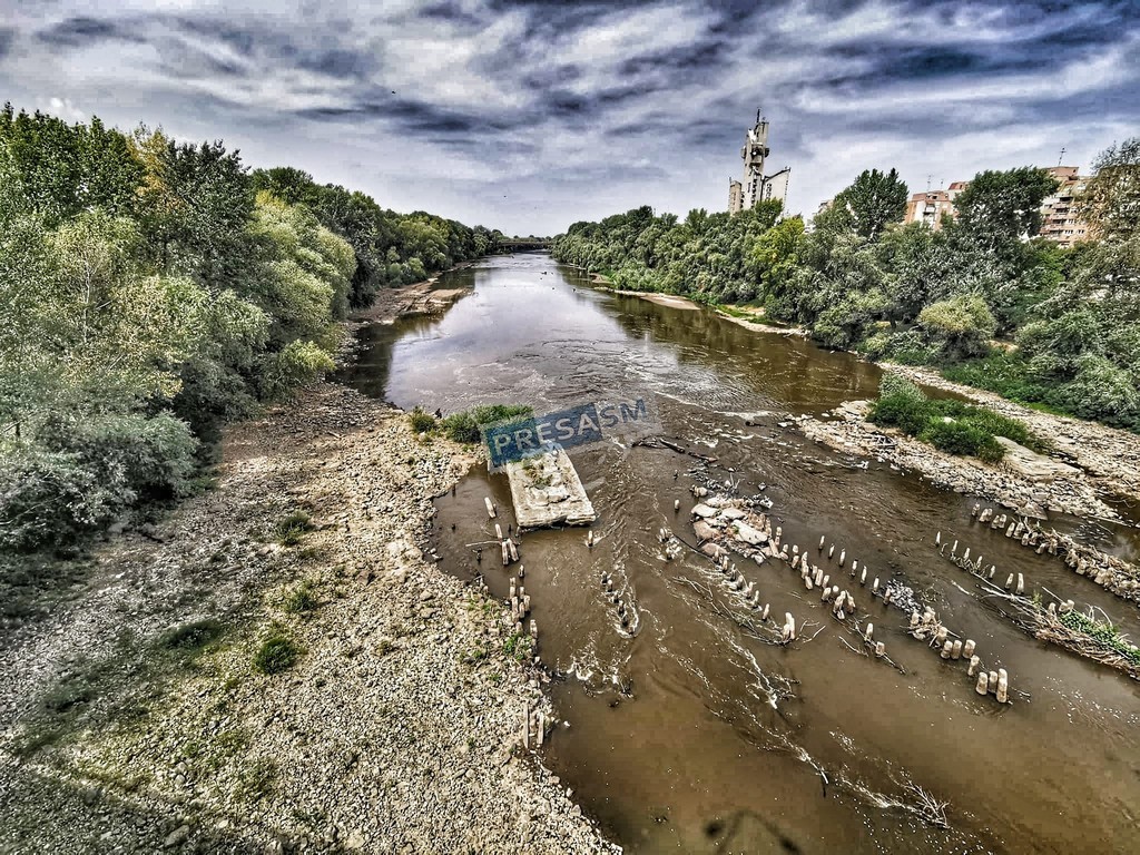 FOTOGALERIE. Imagini dramatice în Satu Mare. Someșul a atins cel mai mci nivel din istorie