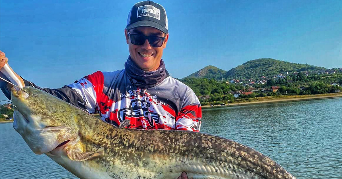 FOTO. Un nou "monstruleț" prins pe lac, la Călinești-Oaș