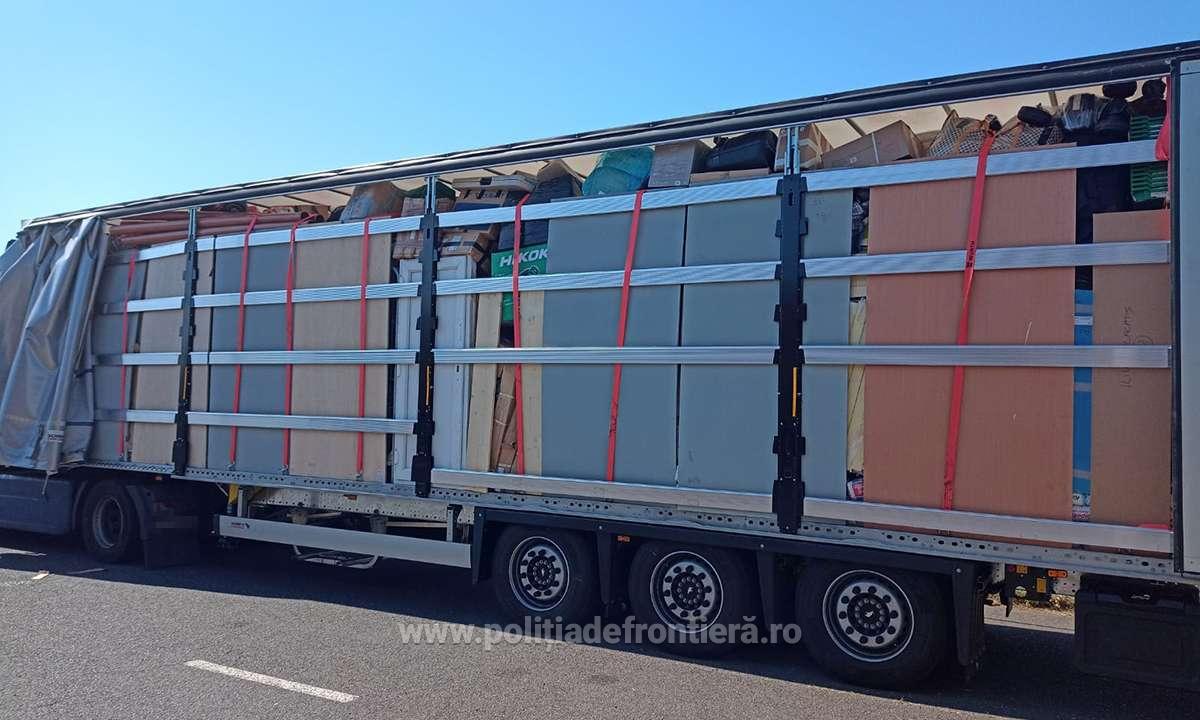FOTOGALERIE. TIR-uri cu ”marfă” din Germania, Belgia și Olanda, interzise în Vama Petea