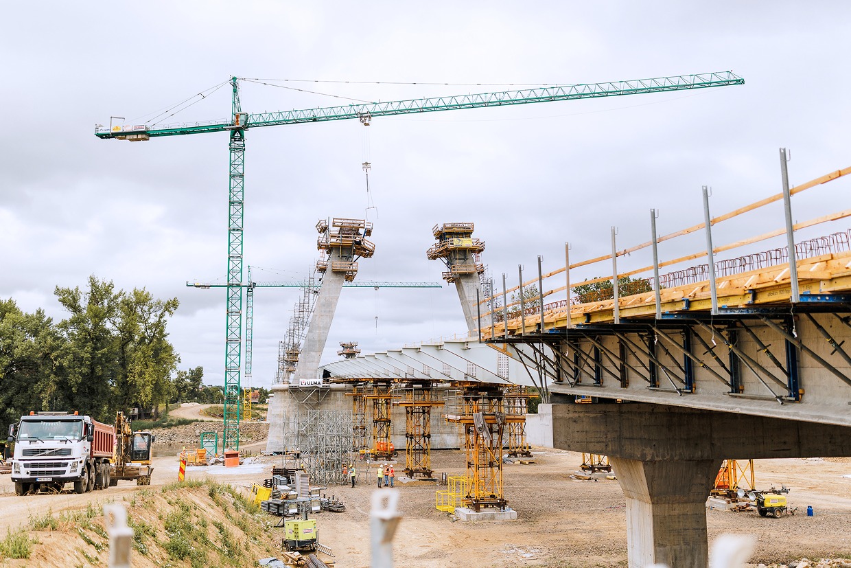 FOTOGALERIE. Podul peste Someș, în zona ștrandului, prinde contur! Imagini spectaculoase