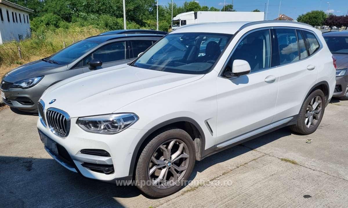 Combinație costisitoare. Sătmărean păcălit să achite un avans pentru un BMW X6