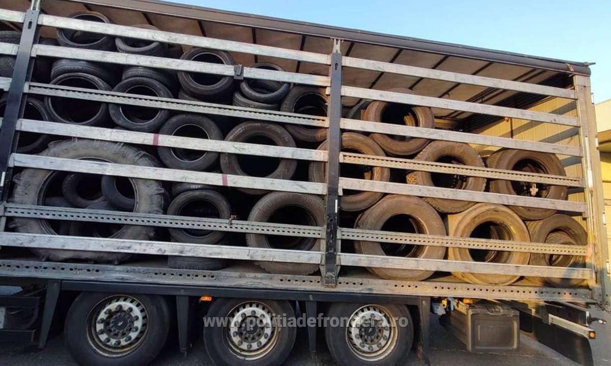 FOTO. Fenomen de amploare în Vama Petea. Deșeurile, aduse cu TIR-urile în România