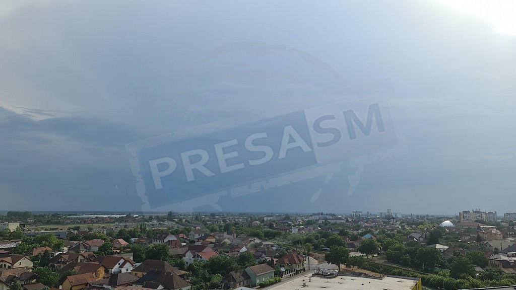 FOTO/VIDEO. Cod portocaliu de furtună și grindină la Satu Mare. Lista localităților vizate