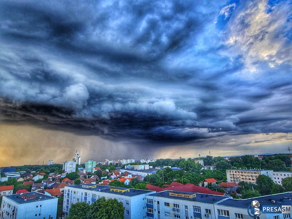 Vin furtunile la Satu Mare. Se anunță vijelii și căderi de grindină. Când scăpăm de caniculă