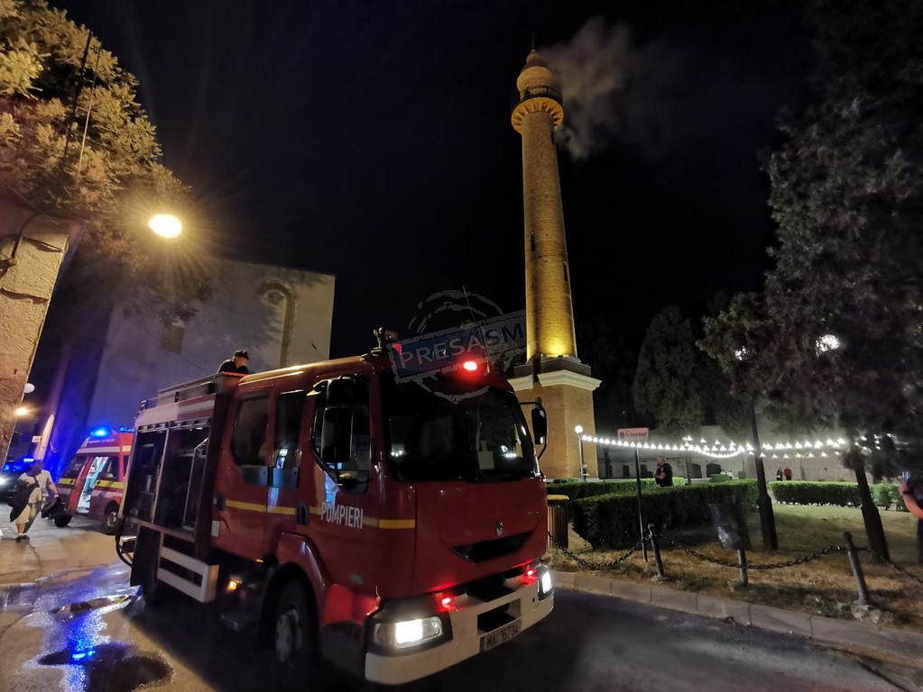 FOTO/VIDEO. Incendiu la Turnul Pompierilor. Desfășurare de forțe în centrul vechi
