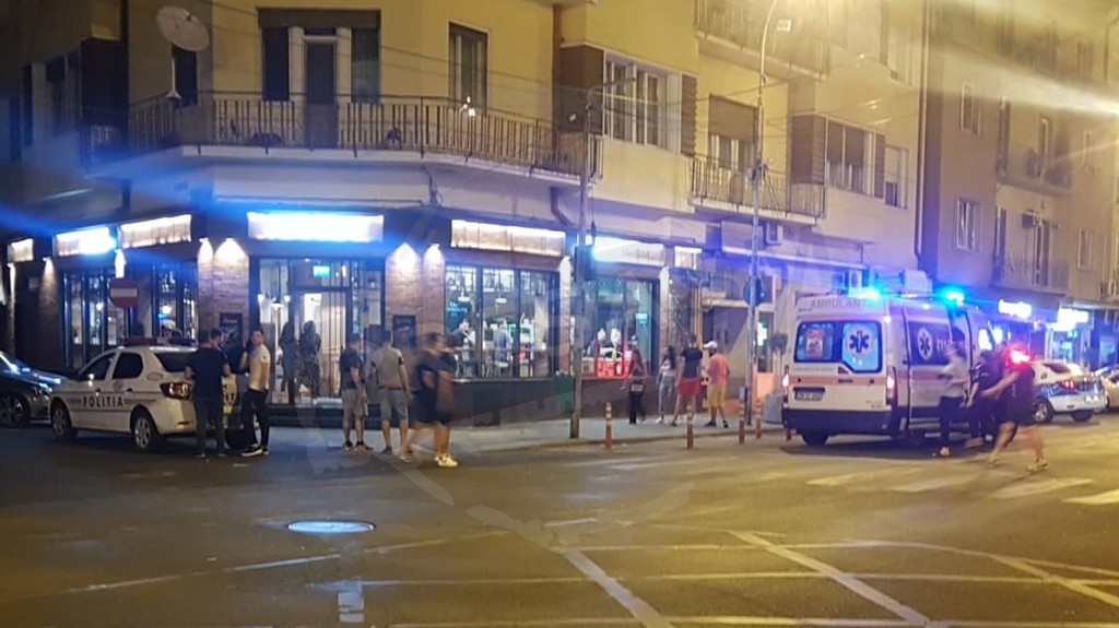 FOTOGALERIE. Scandal în centrul Sătmarului. Un individ a spart cu pumnii vitrina unei pizzerii