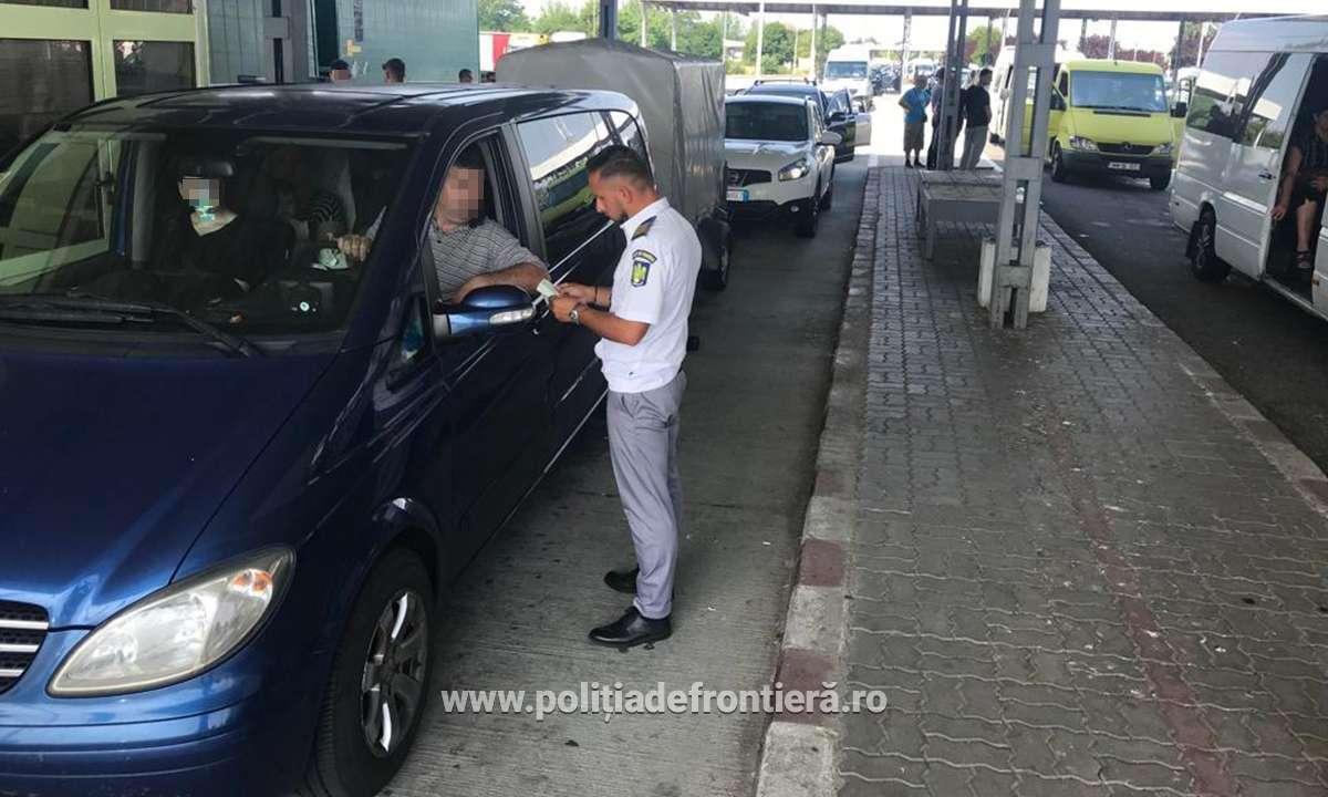 S-a reluat tranzitul prin Petea și Urziceni doar pentru cetățenii UE. Toate benzile de control, deschise