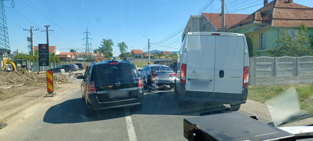 FOTO. Accident, restricții și nervi întinși la maxim pe DN19, în județul Satu Mare