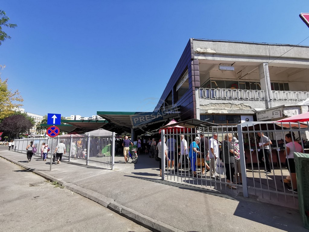 FOTO. Se montează gardurile la Piața Someș. Care este programul de funcționare