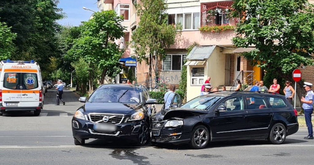 FOTO/VIDEO. Accident grav, cu victimă, pe Drumul Careiului. Volvo VS Volkswagen