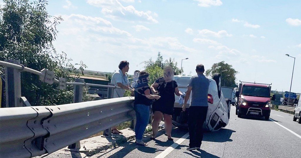 Látványos közúti baleset: felborult egy Dacia Kismajtény közelében