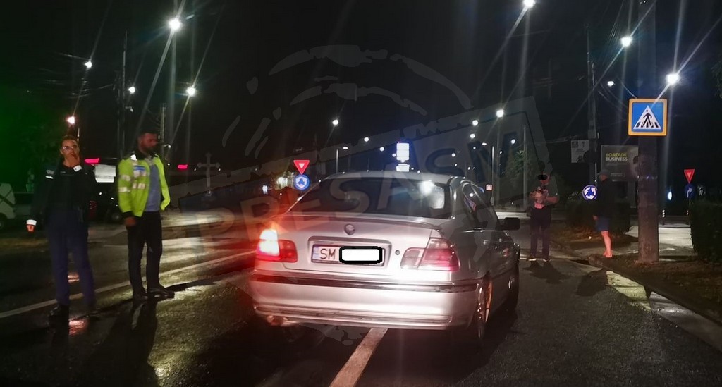 FOTO. Minoră (14 ani) lovită de o mașină pe ”zebră”, în Satu Mare. Șoferul a părăsit locul accidentului!