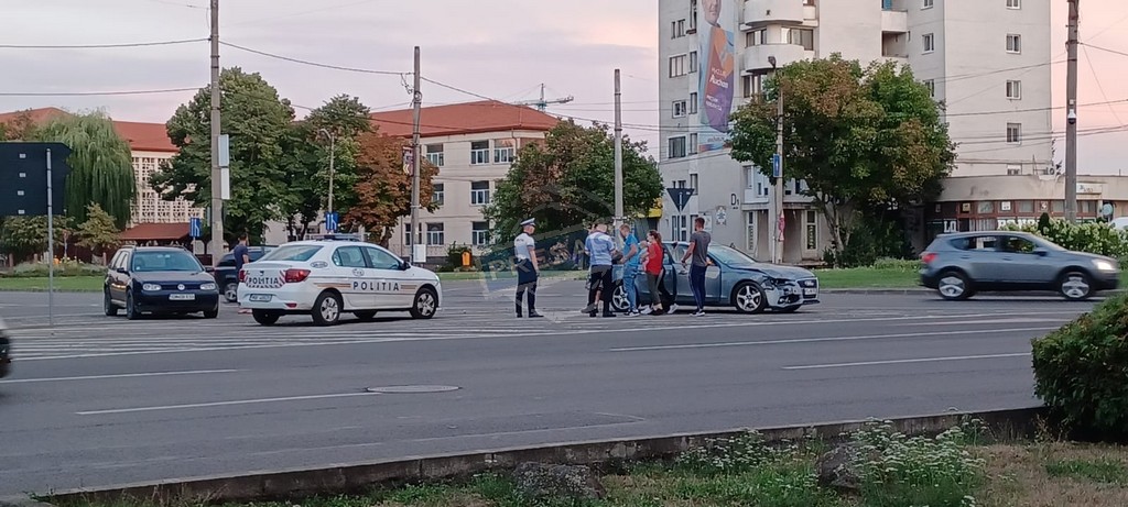 FOTO. Accident în Piața Romană. Coliziune între două automobile