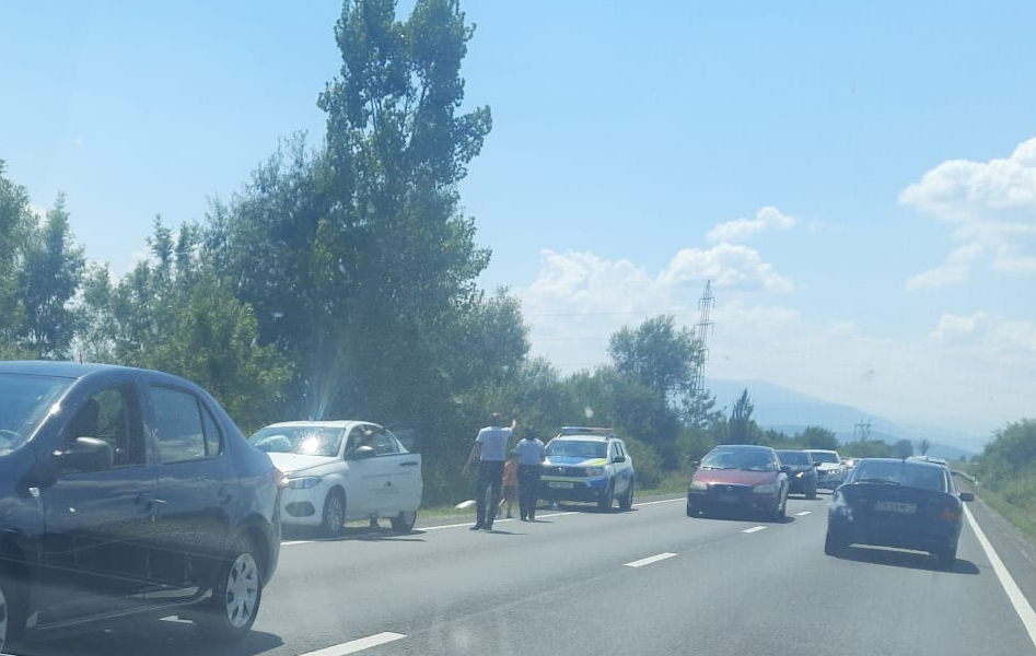 VIDEO. Sătmărean implicat într-un accident pe Transfăgărășan. Persoană rănită, cozi kilometrice