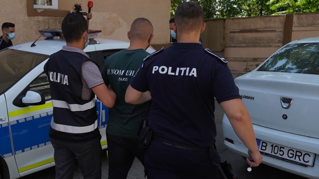 Tânăr sătmărean, urmărit internațional, adus "acasă" de polițiști, din Germania. A ajuns direct după gratii