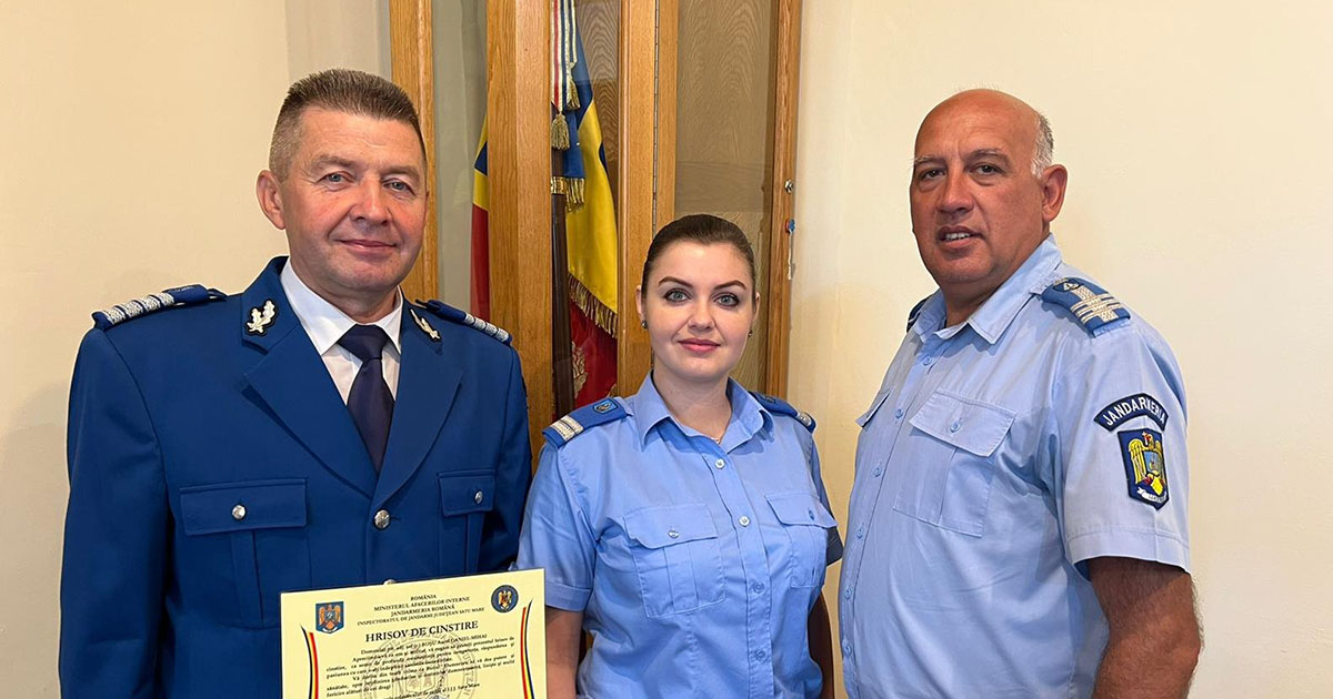 FOTO. Tradiție. Un jandarm din Satu Mare s-a pensionat, predând ștafeta fiicei sale