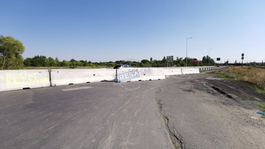 FOTO/VIDEO. CNAIR contraatacă. Parapeții de beton, puși la loc în timp record