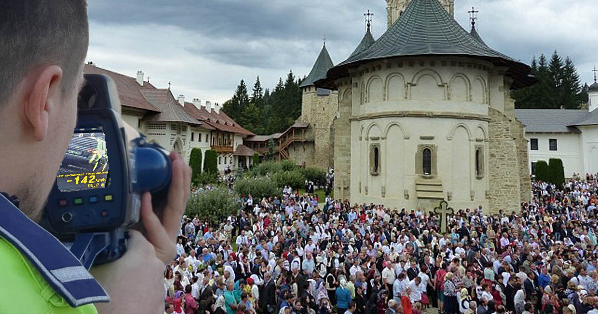 Se întâmplă în România. Un tânăr șofer vitezoman a vrut să scape de polițiști. S-a ascuns la mănăstire