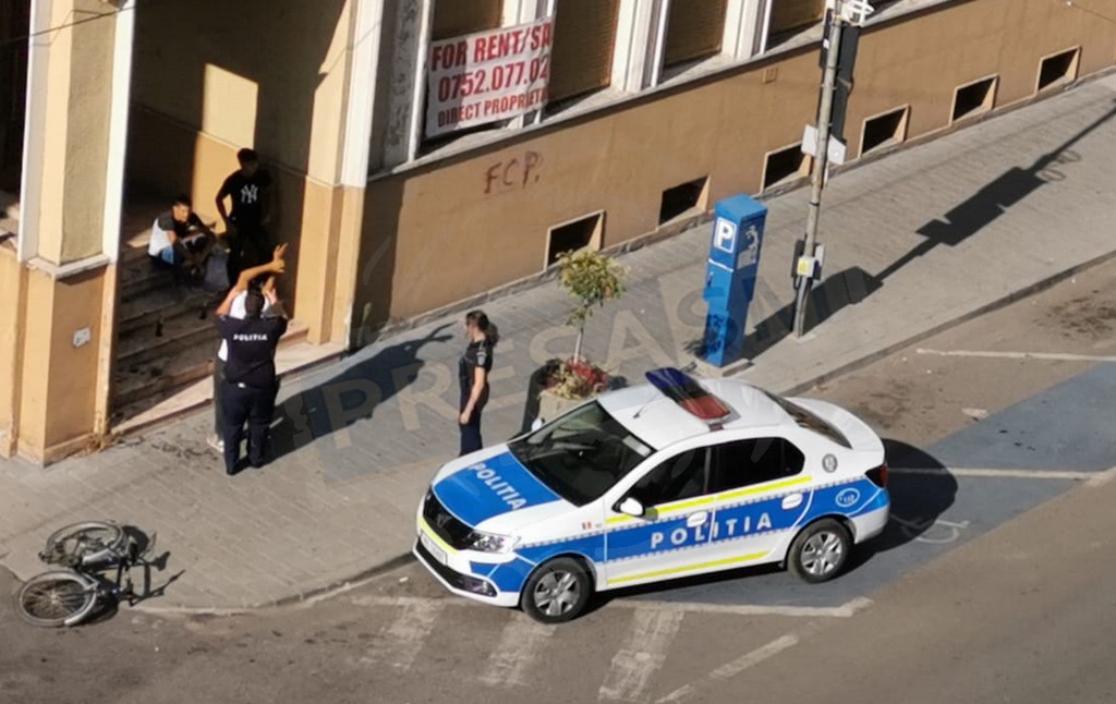 FOTO/VIDEO. Individ săltat de Poliție. A agresat oameni în centrul Sătmarului