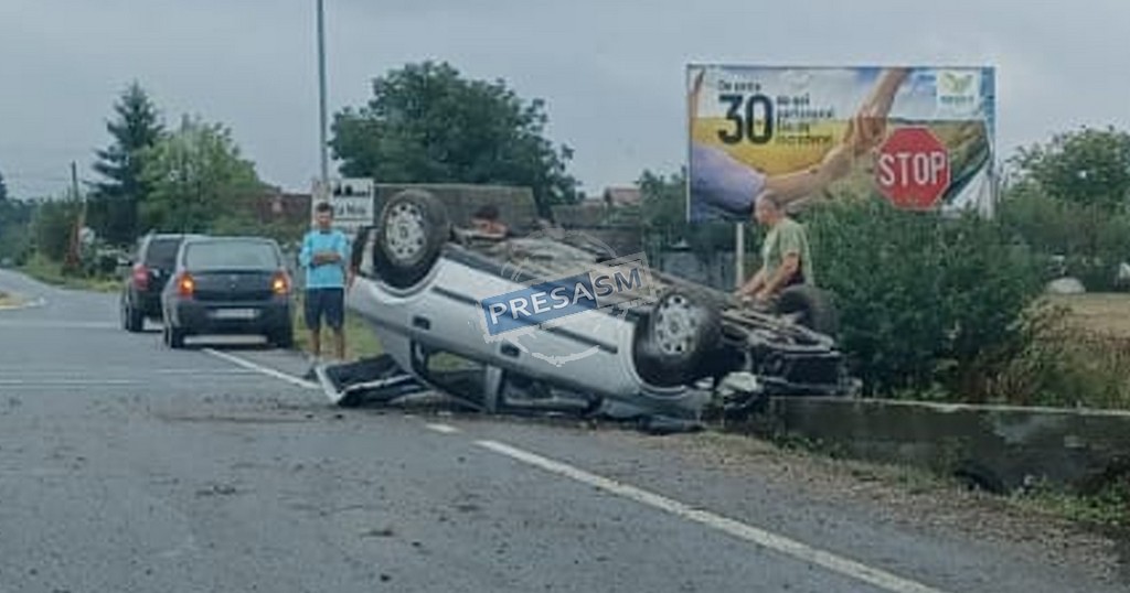 FOTO/VIDEO. Mașină răsturnată, două victime. Accident pe DN19 Satu Mare - Oradea