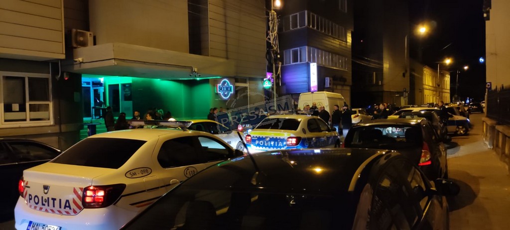 Agent de pază de la ”Score” a  bătut un client. de la un fleac. Ce sumă trebuie să-i plătească victimei